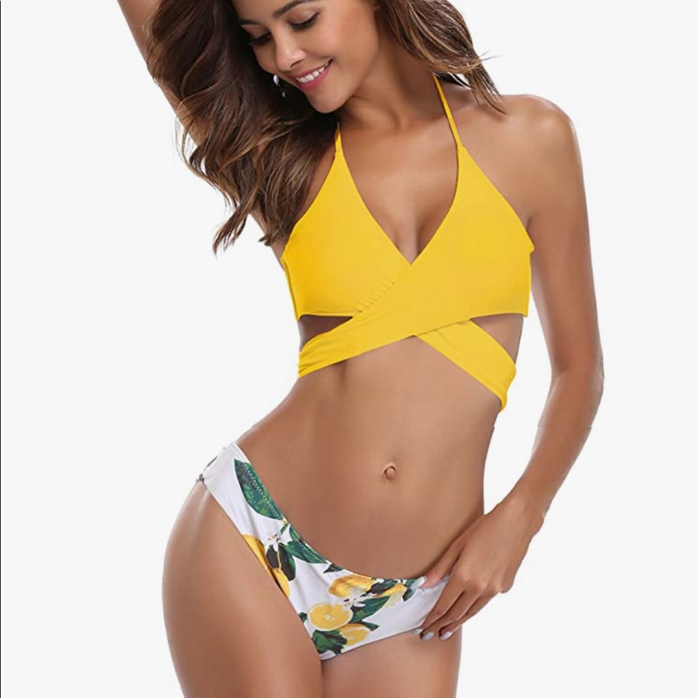 Bikini - Picture 3 of 5